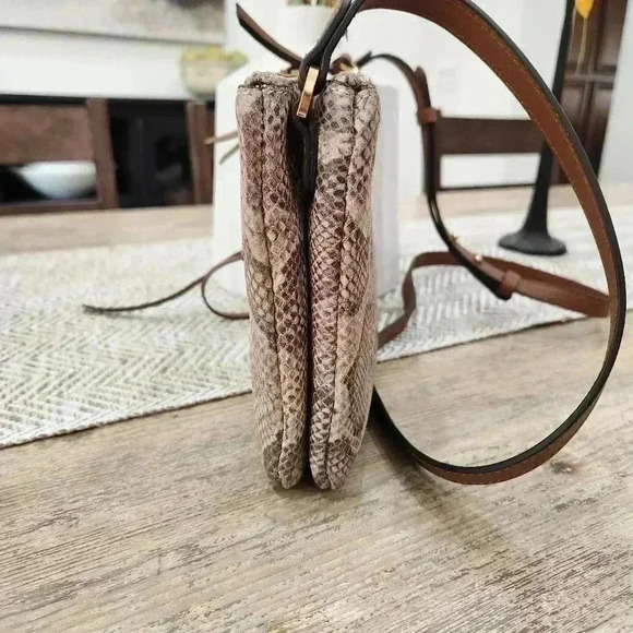 VTG Genuine Vince Camuto Leather Snake skin look. Womens shoulder purse - Picture 2 of 10